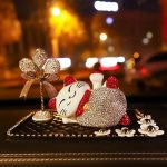 Mèo may mán vẫy tay trang trí ô tô