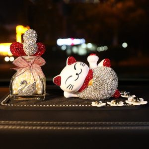 Mèo may mán vẫy tay trang trí ô tô