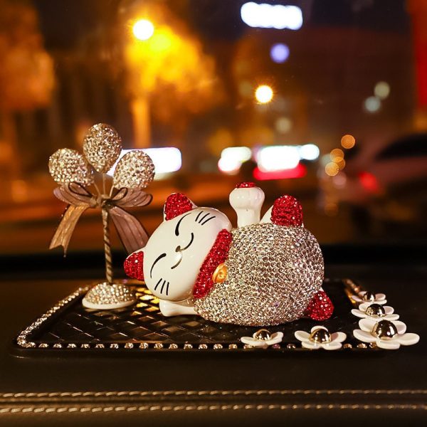 Mèo may mán vẫy tay trang trí ô tô