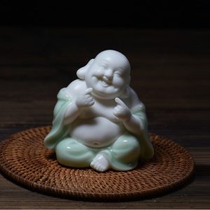 Tượng Di Lặc để xe ô tô đáng yêu