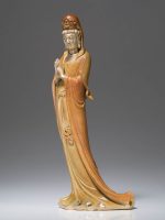 Tượng quan thế âm bồ tát chắp tay
