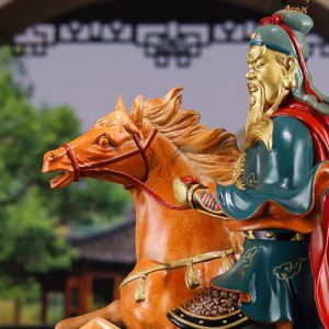 Quan công cưỡi ngựa cầm thanh long uyển nguyệt đạo