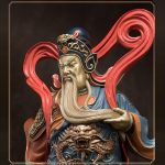 Tượng Quan Công vuốt râu