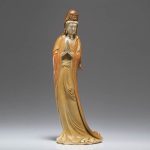 Tượng quan thế âm bồ tát chắp tay