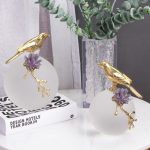 Đồ để bàn chim vàng trên quả cầu pha lê CD524