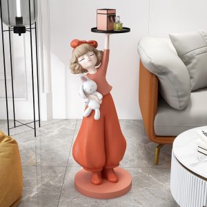 Tượng cô gái bưng khay để cạnh sofa phòng khách