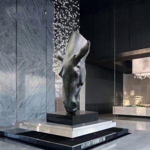 Tượng decor đầu ngựa nghệ thuật decor sảnh khách sạn