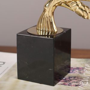 Đồ để bàn decor tùng hạc trang trí quầy kệ, tủ rượu CD828