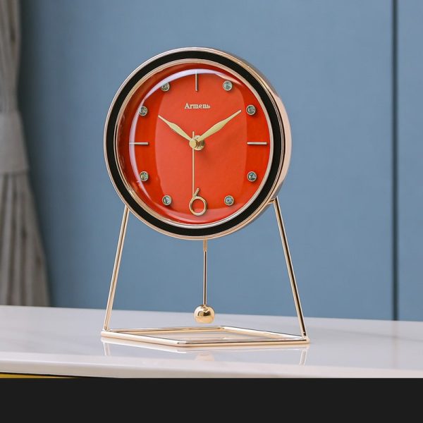 Đồng hồ để bàn quả lắc xinh xắn