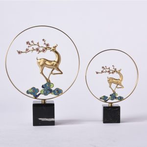 Hươu hoa anh đào trang trí phòng khách sang trọng