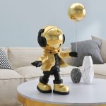 Tượng decor mô hình phi hành gia để bàn phòng khách đẹp