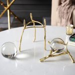 Đồ để bàn quả cầu pha lê giá 3 chân CD560