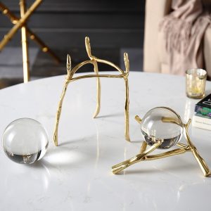 Đồ để bàn quả cầu pha lê giá 3 chân CD560