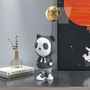 Tượng decor gấu panda cầm bóng để bàn phòng khách