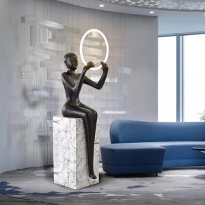 Tượng decor nghệ thuật điêu khắc cầm đèn