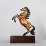 Tượng ngựa hí bằng đồng