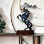 Tượng ngựa hí bằng đồng
