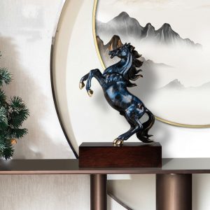 Tượng ngựa hí bằng đồng