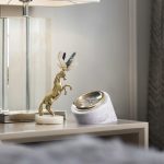 Tượng ngựa trang trí bằng đồng gắn pha lê