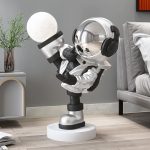 Tượng decor phi hành gia để sàn Kung Fu