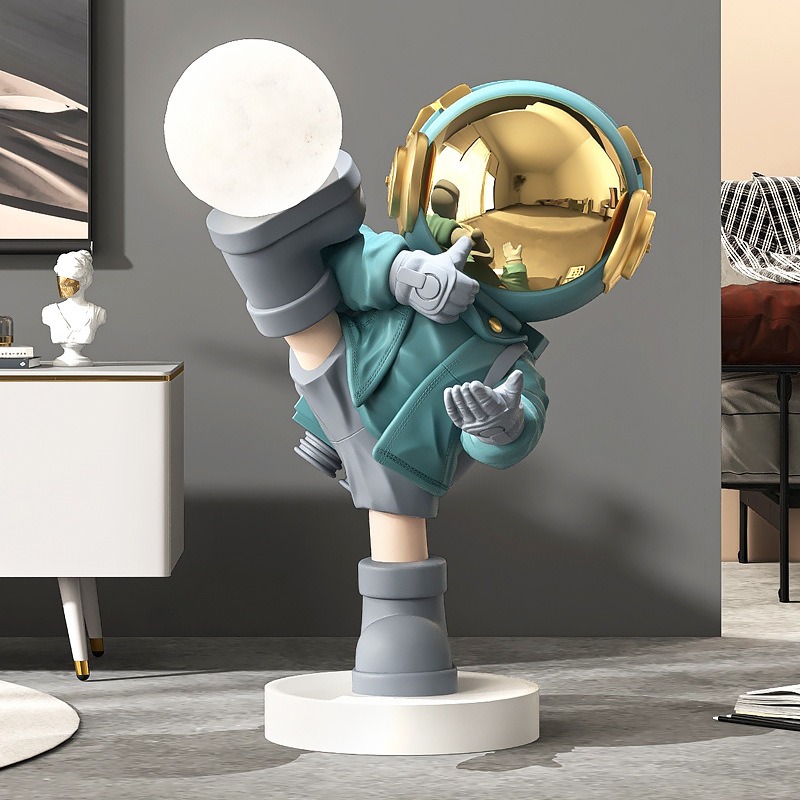 Tượng decor phi hành gia để sàn Kung Fu