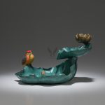 Tượng chim bói các trên lá sen