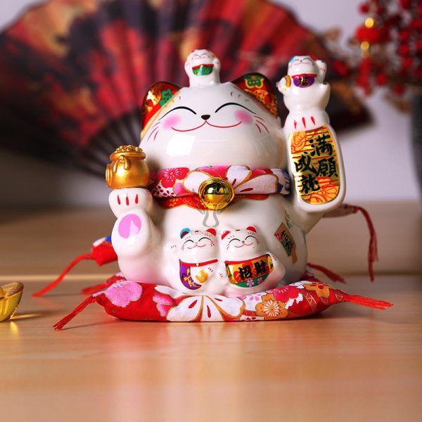 Mèo may mắn