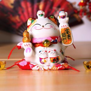 Mèo may mắn