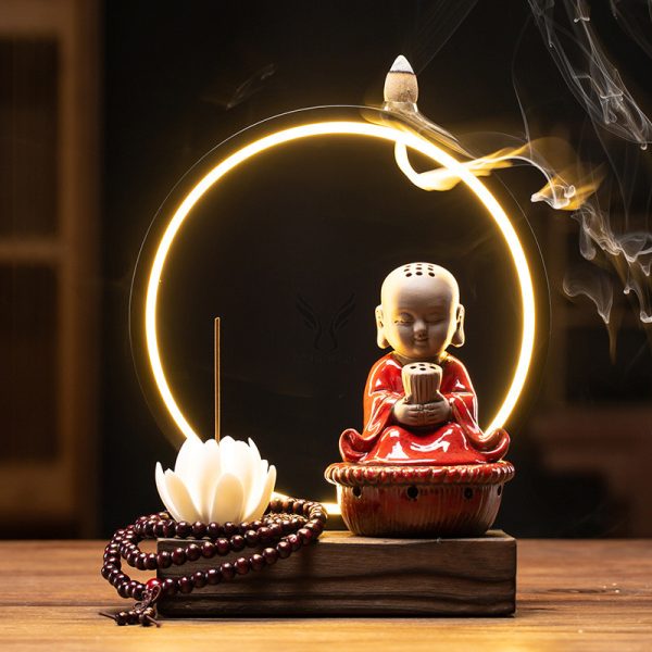 Thác khói trầm hương Phật trên hoa sen