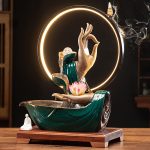 Thác khói trầm hương bàn tay Phật