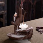 Thác khói trầm hương bàn tay Phật