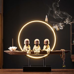 Thác khói trầm hương chú tiểu