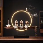 Thác khói trầm hương chú tiểu