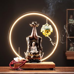 Thác khói trầm hương tay Phật
