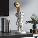 Tượng kị sĩ cầm bóng CD1417