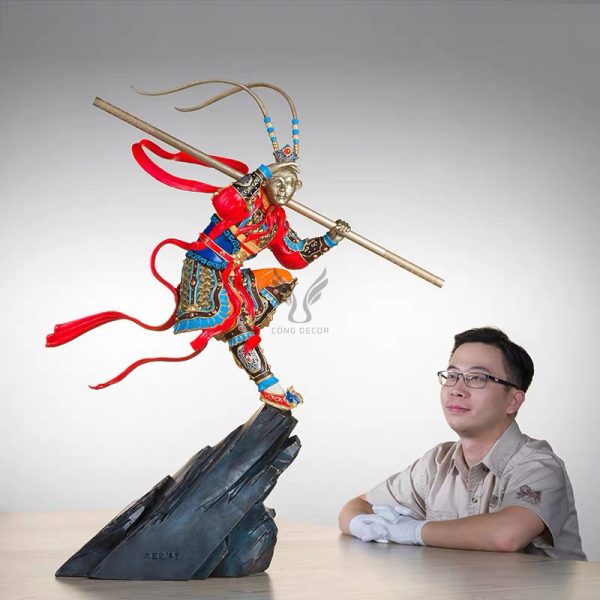 Tượng tôn ngộ không trên núi