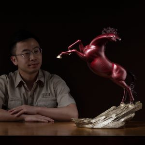 Tượng ngựa chiến đỏ