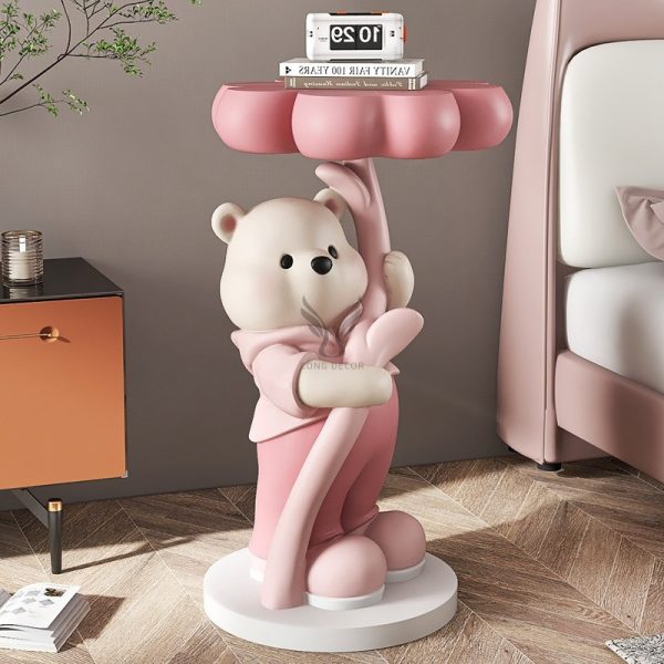 Mô hình gấu ôm cỏ 4 lá trang trí