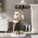 Mô hình gấu ôm cỏ 4 lá trang trí