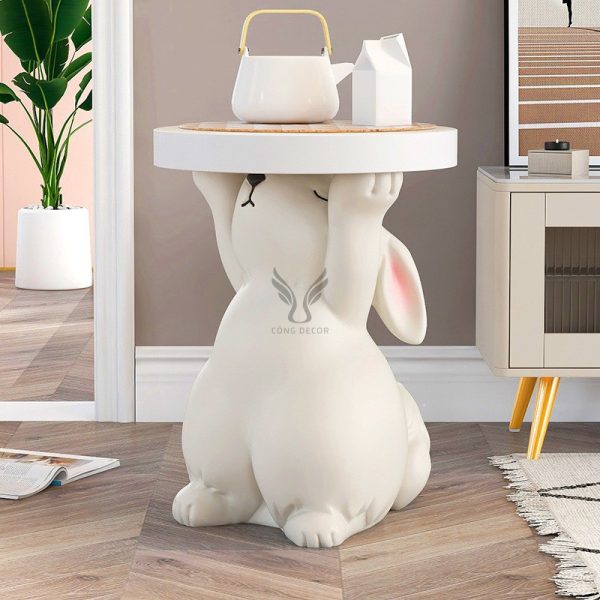Mô hình thỏ đỡ bàn đặt canh sofa