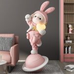 Thỏ đứng trên hành tinh trang trí phòng khách