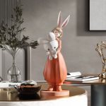 Tượng cô gái tai thỏ trang trí
