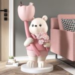 Tượng gấu ôm hoa decor