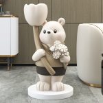 Tượng gấu ôm hoa decor