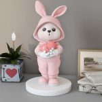 Tượng thỏ ôm trái tim hồng