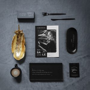 Chiếc lông vũ vàng CD1979