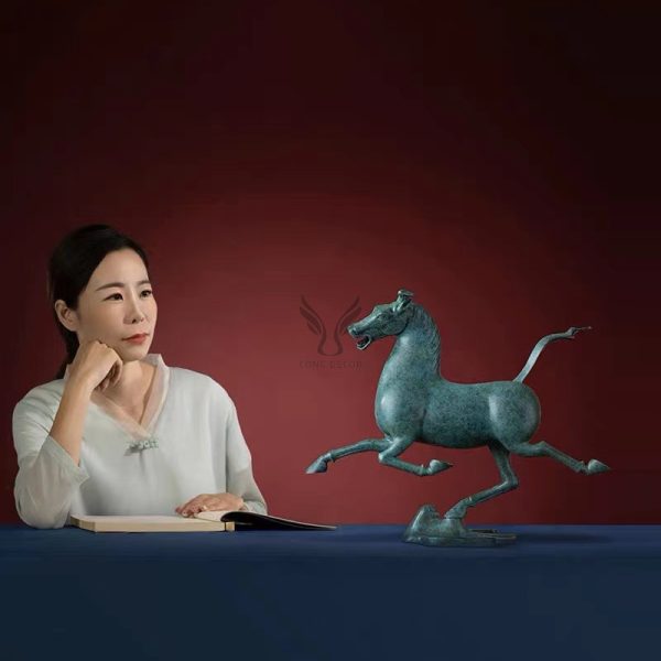 Qùa tặng chú ngựa bằng đồng CD1986