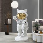 Tượng cậu bé phi hành gia ôm gấu CD1446
