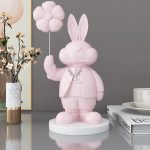 Tượng chú thỏ cầm hoa trang trí CD1477