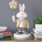 Tượng chú thỏ cầm hoa trang trí CD1477